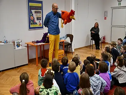 Spotkanie Pana Poety z dziećmi w bibliotece